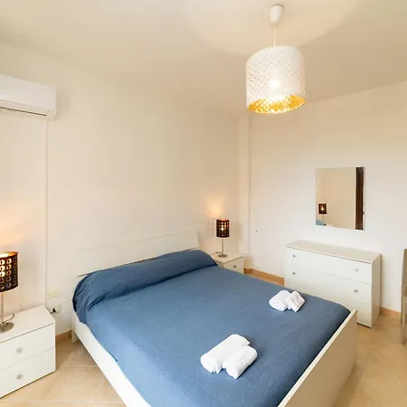 Holiday home Lo Stagnone Volante - In