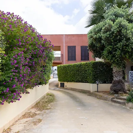 Holiday home Lo Stagnone Volante - In *
